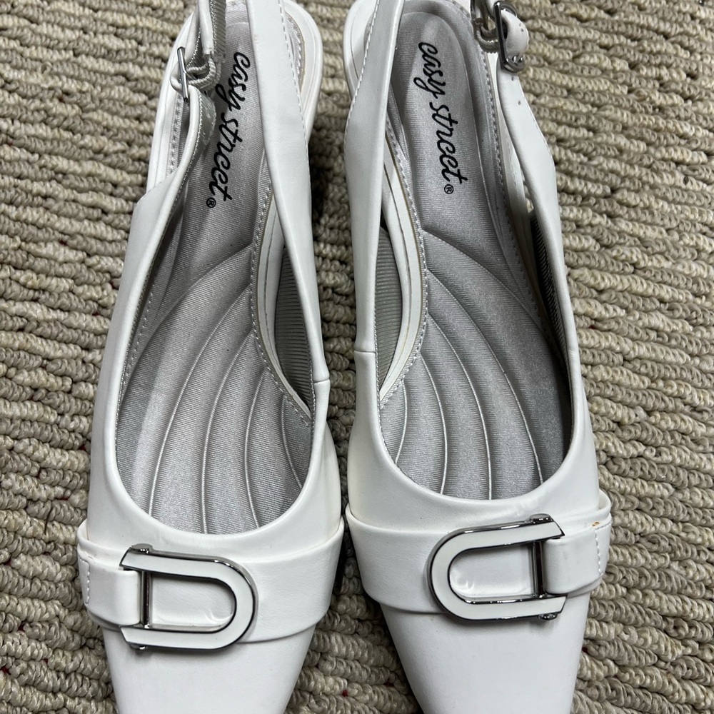 Easy Street White sling back pumps 8 1/2 M